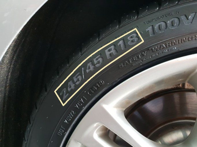타이어 옆면 규격 표기 예시 245/45R18